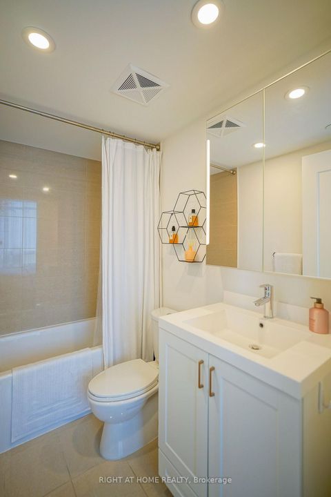 Photo 16 at 1509 - 18 Graydon Hall Drive, Donalda, Toronto