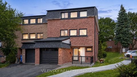 Photo 0 at 19 - 14 Poplar Crescent, Aurora Highlands, Aurora
