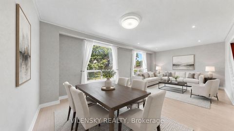 Photo 4 at 19 - 14 Poplar Crescent, Aurora Highlands, Aurora
