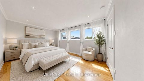 Photo 11 at 19 - 14 Poplar Crescent, Aurora Highlands, Aurora