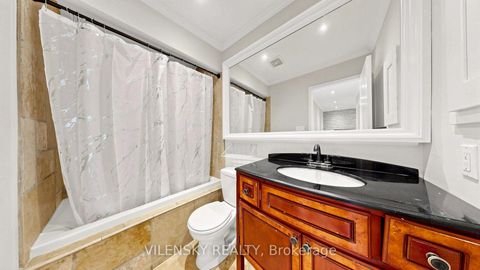 Photo 13 at 19 - 14 Poplar Crescent, Aurora Highlands, Aurora