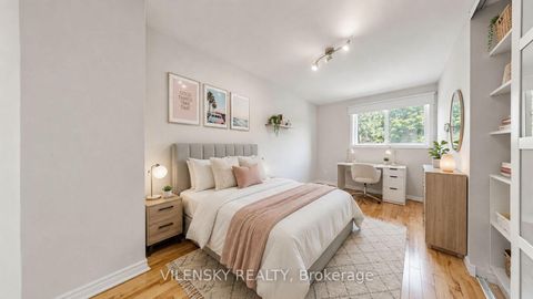 Photo 14 at 19 - 14 Poplar Crescent, Aurora Highlands, Aurora
