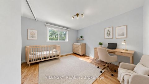 Photo 15 at 19 - 14 Poplar Crescent, Aurora Highlands, Aurora