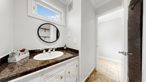 Photo 16 at 19 - 14 Poplar Crescent, Aurora Highlands, Aurora