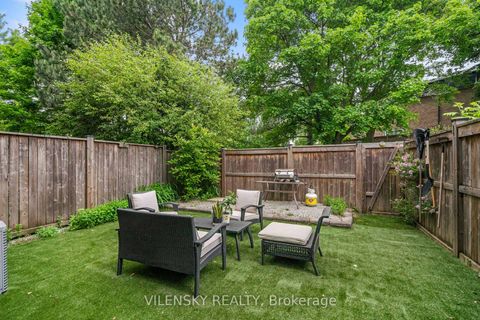 Photo 22 at 19 - 14 Poplar Crescent, Aurora Highlands, Aurora