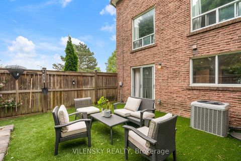 Photo 24 at 19 - 14 Poplar Crescent, Aurora Highlands, Aurora