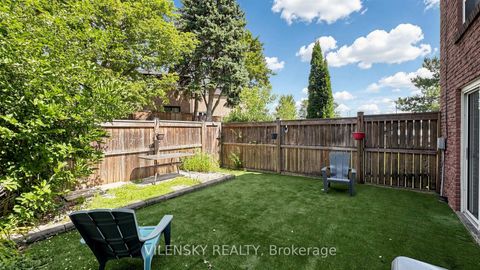Photo 25 at 19 - 14 Poplar Crescent, Aurora Highlands, Aurora