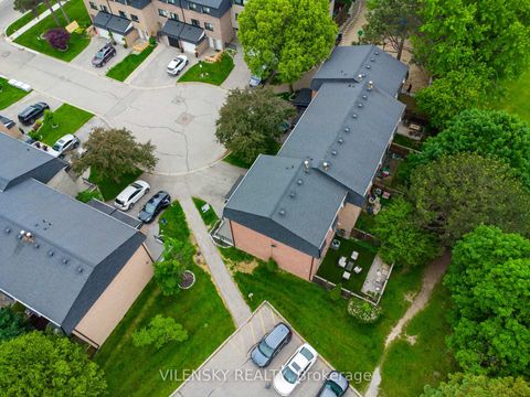 Photo 28 at 19 - 14 Poplar Crescent, Aurora Highlands, Aurora