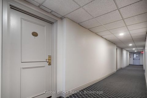 Photo 5 at 901 - 2737 Keele Street, CFB, Toronto