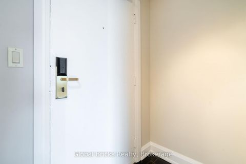 Photo 6 at 901 - 2737 Keele Street, CFB, Toronto
