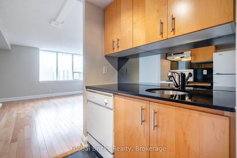 Photo 12 at 901 - 2737 Keele Street, CFB, Toronto