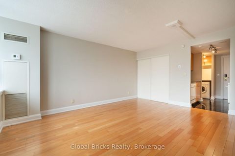 Photo 17 at 901 - 2737 Keele Street, CFB, Toronto