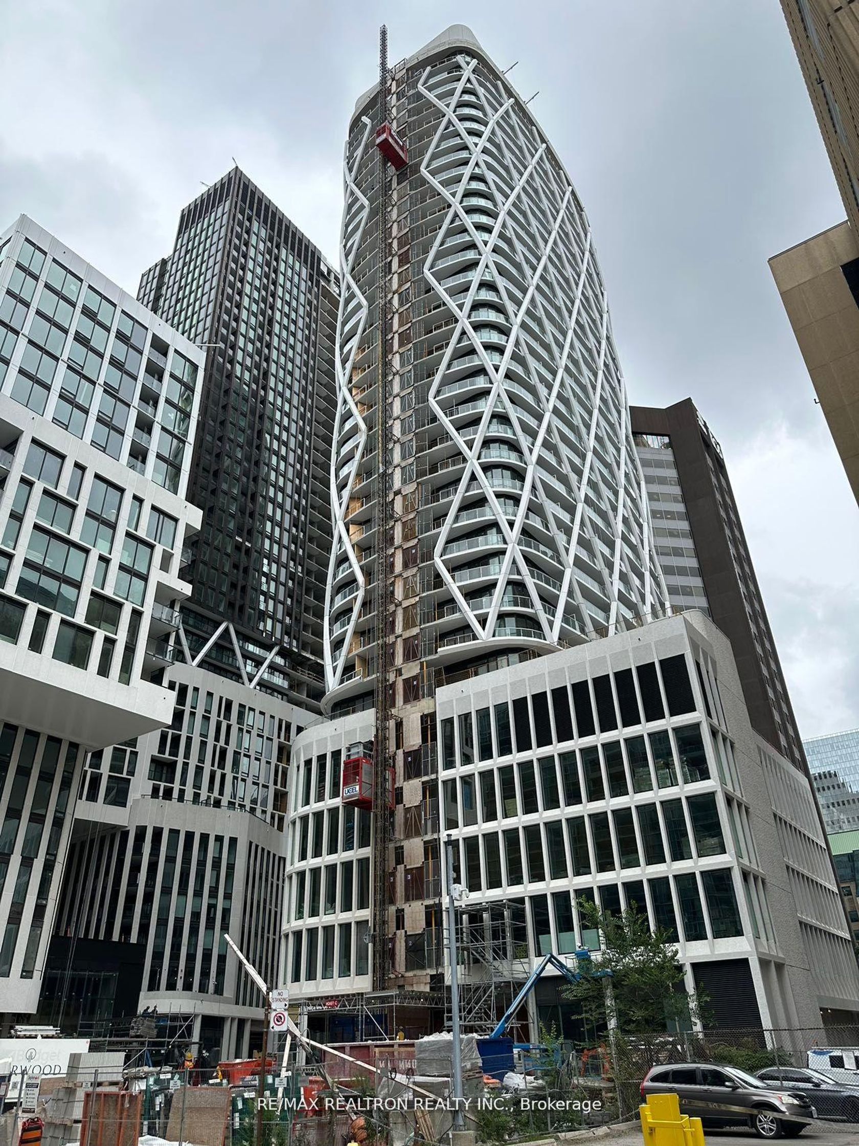 926 - 230 Simcoe Street, University, Toronto photo number 2