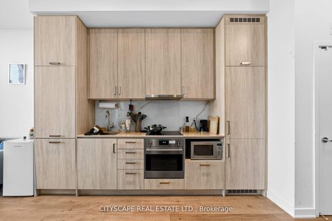 Photo 13 at 210 - 60 Honeycrisp Crescent, Vaughan Corporate Centre, Vaughan