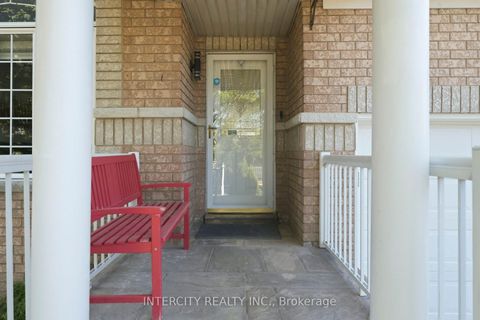 Photo 3 at 93 Chalone Crescent, Sonoma Heights, Vaughan
