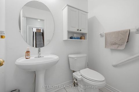 Photo 8 at 93 Chalone Crescent, Sonoma Heights, Vaughan