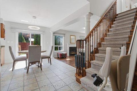 Photo 9 at 93 Chalone Crescent, Sonoma Heights, Vaughan