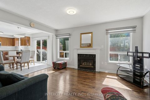 Photo 12 at 93 Chalone Crescent, Sonoma Heights, Vaughan
