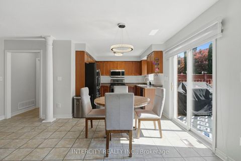 Photo 16 at 93 Chalone Crescent, Sonoma Heights, Vaughan