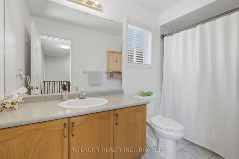 Photo 18 at 93 Chalone Crescent, Sonoma Heights, Vaughan