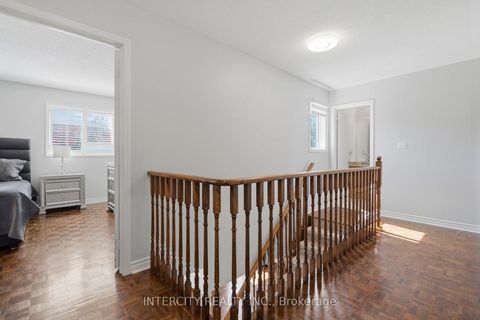 Photo 19 at 93 Chalone Crescent, Sonoma Heights, Vaughan