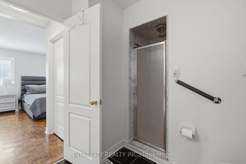 Photo 22 at 93 Chalone Crescent, Sonoma Heights, Vaughan