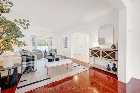 Photo 12 at 37 Dumaurier Crescent, Devonsleigh, Richmond Hill