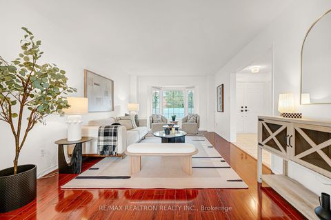 Photo 13 at 37 Dumaurier Crescent, Devonsleigh, Richmond Hill