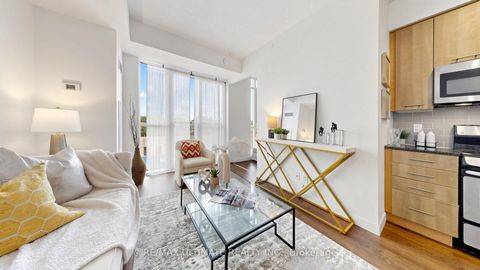 Photo 7 at 404 - 2055 Danforth Avenue, Woodbine Corridor, Toronto