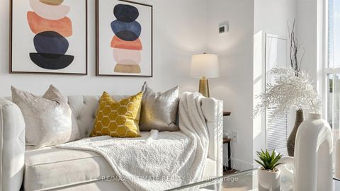 Photo 8 at 404 - 2055 Danforth Avenue, Woodbine Corridor, Toronto