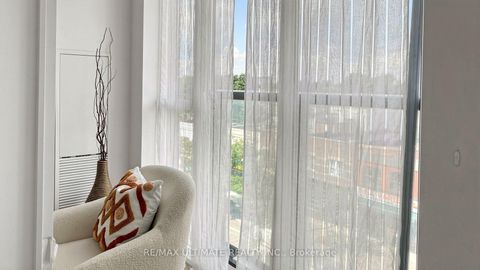 Photo 9 at 404 - 2055 Danforth Avenue, Woodbine Corridor, Toronto