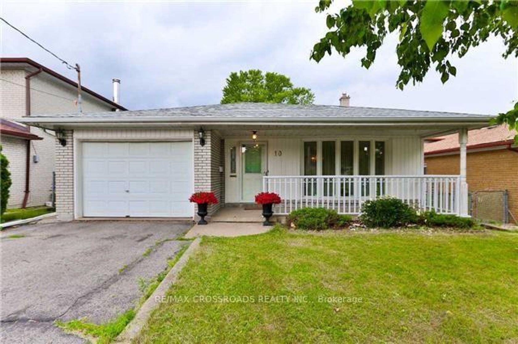 10 Doverwood Court, Newtonbrook East, Toronto photo 4