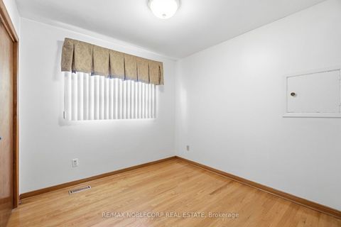 Photo 18 at 131 Yatescastle Drive, Jane Heights, Toronto