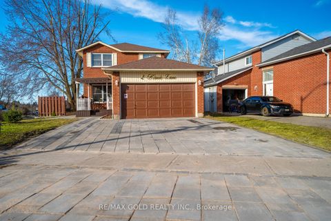 Photo 1 at 2 Kinzie Lane, Grove East, Barrie