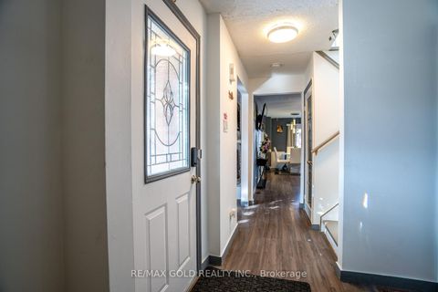 Photo 3 at 2 Kinzie Lane, Grove East, Barrie