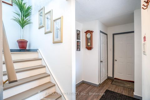 Photo 4 at 2 Kinzie Lane, Grove East, Barrie