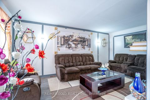 Photo 5 at 2 Kinzie Lane, Grove East, Barrie