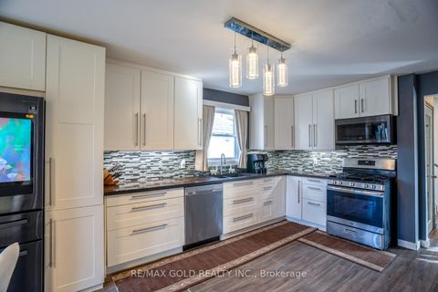 Photo 9 at 2 Kinzie Lane, Grove East, Barrie