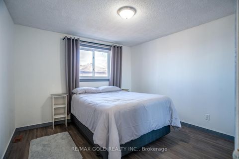Photo 13 at 2 Kinzie Lane, Grove East, Barrie