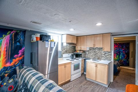 Photo 18 at 2 Kinzie Lane, Grove East, Barrie