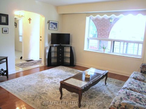 Photo 3 at 4 Rosalie Avenue, CFB, Toronto
