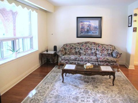 Photo 5 at 4 Rosalie Avenue, CFB, Toronto