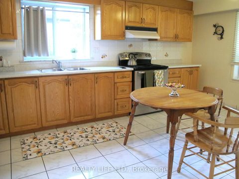 Photo 9 at 4 Rosalie Avenue, CFB, Toronto