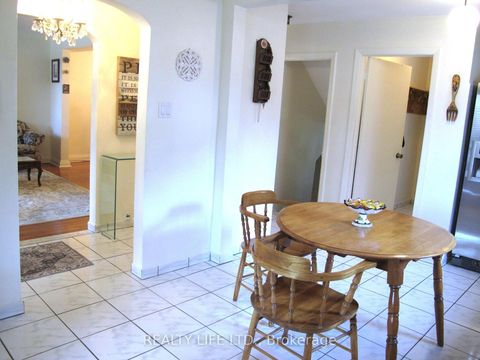Photo 10 at 4 Rosalie Avenue, CFB, Toronto