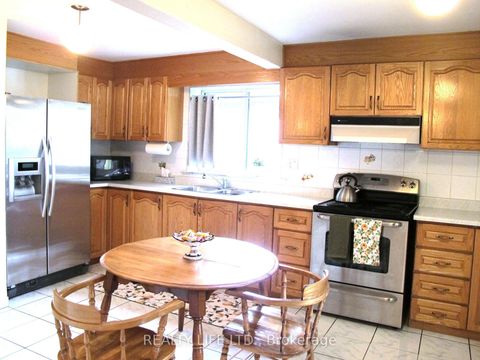 Photo 11 at 4 Rosalie Avenue, CFB, Toronto