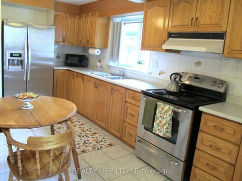 Photo 12 at 4 Rosalie Avenue, CFB, Toronto