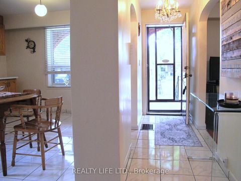 Photo 13 at 4 Rosalie Avenue, CFB, Toronto