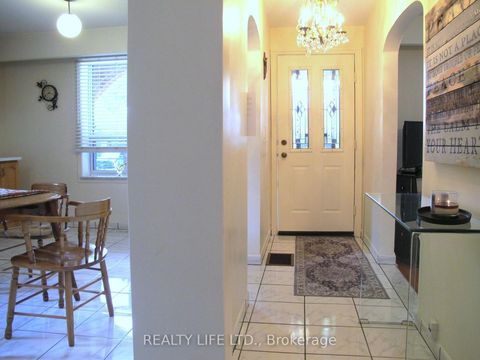 Photo 14 at 4 Rosalie Avenue, CFB, Toronto