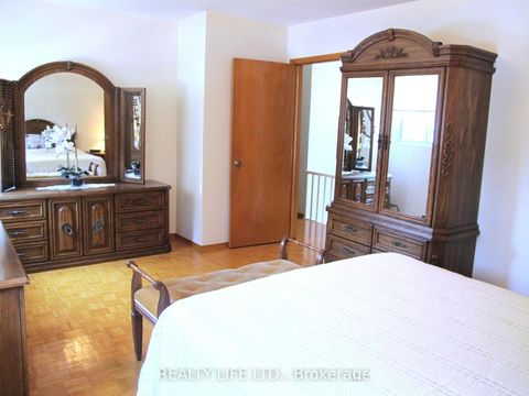 Photo 16 at 4 Rosalie Avenue, CFB, Toronto