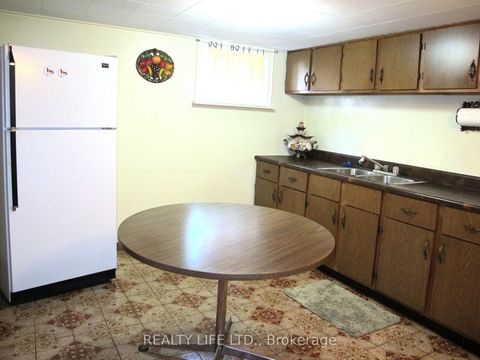 Photo 29 at 4 Rosalie Avenue, CFB, Toronto